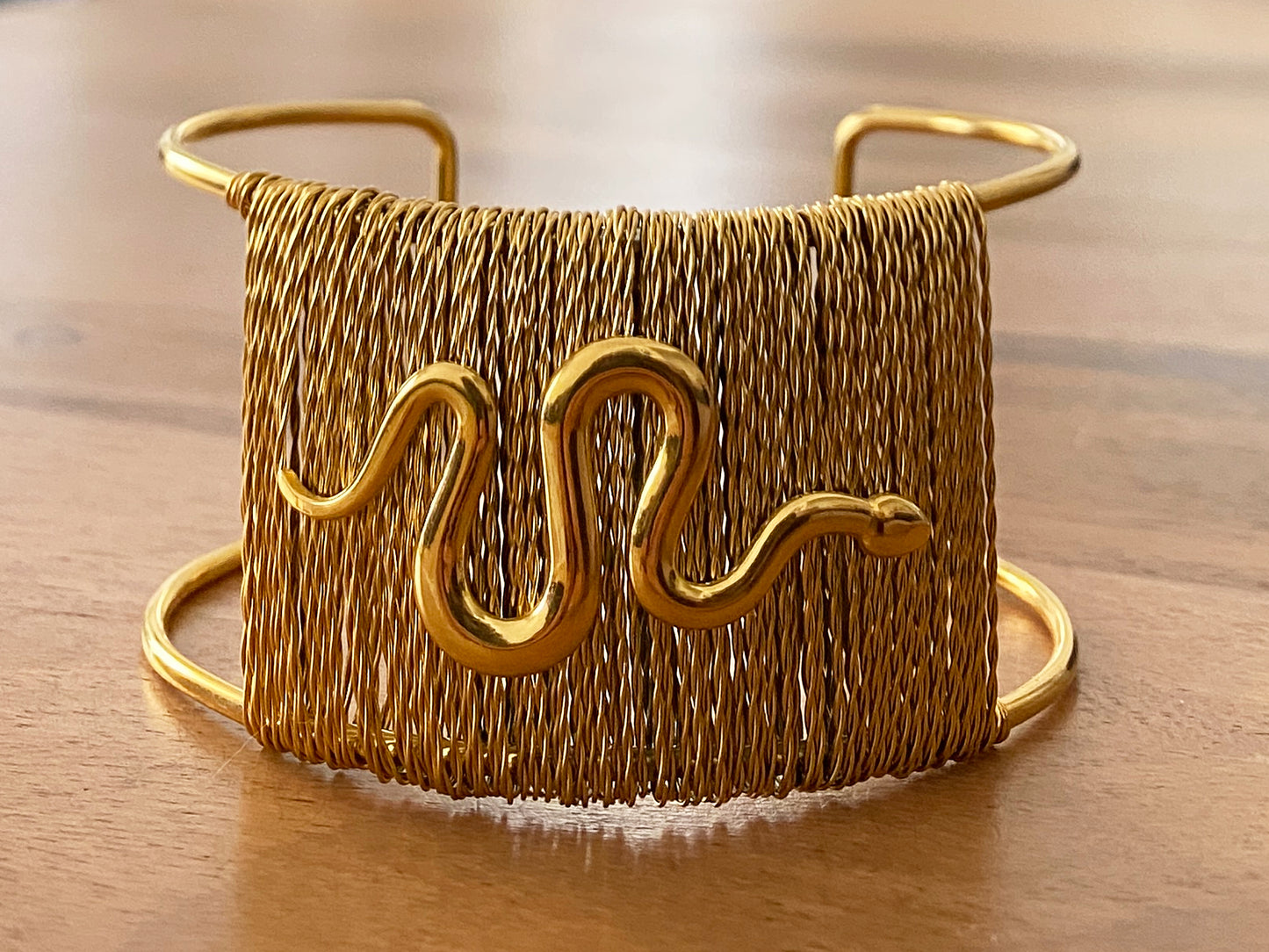 AINA CUFF